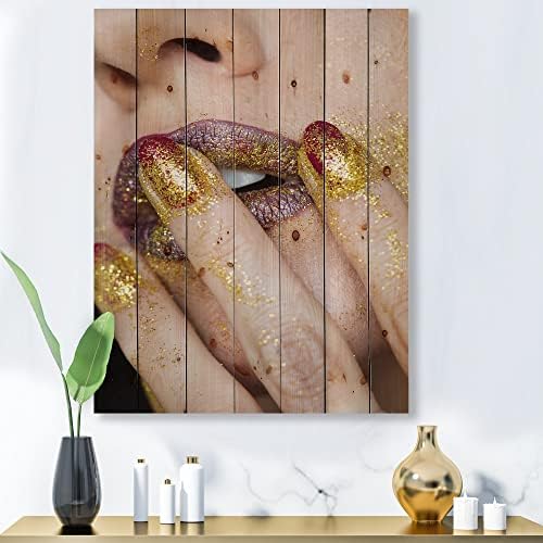עיצוב תקריב של שפתון נצנצים זהב זהוב עיצוב קיר עץ מודרני ועכשווי, אמנות קיר מעץ זהב, אנשים גדולים לוחות